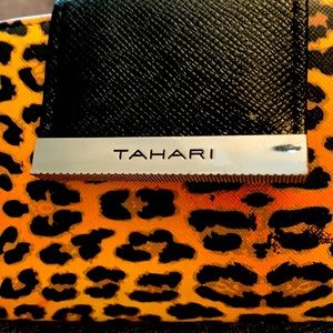 Tahari wallet